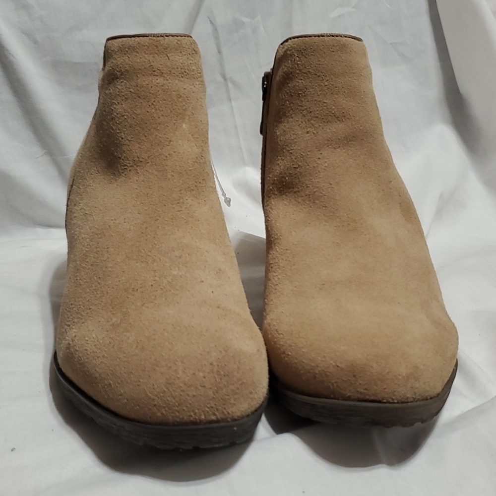 Blondo tan side zip Chelsea style bootie waterproof